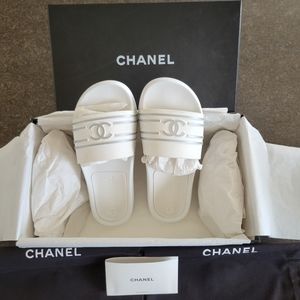 Chanel slides
